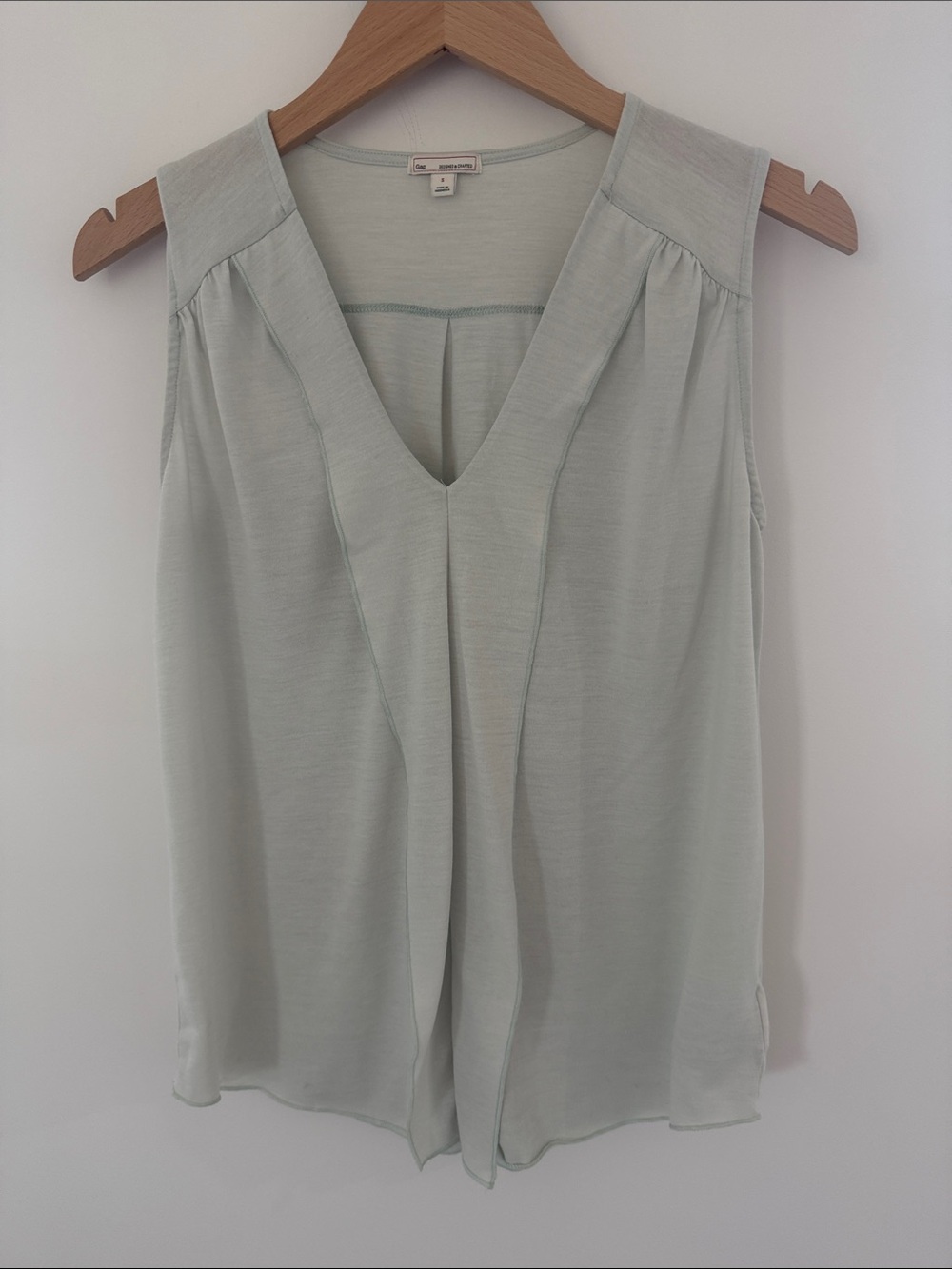 GAP Light Mint Green Pleated V-Neck Sleeveless Tank Size Small